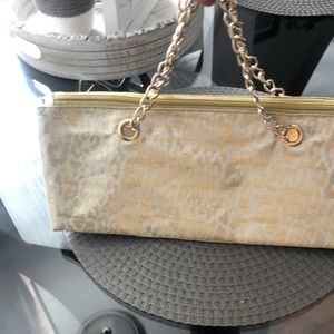 A installation wine bag